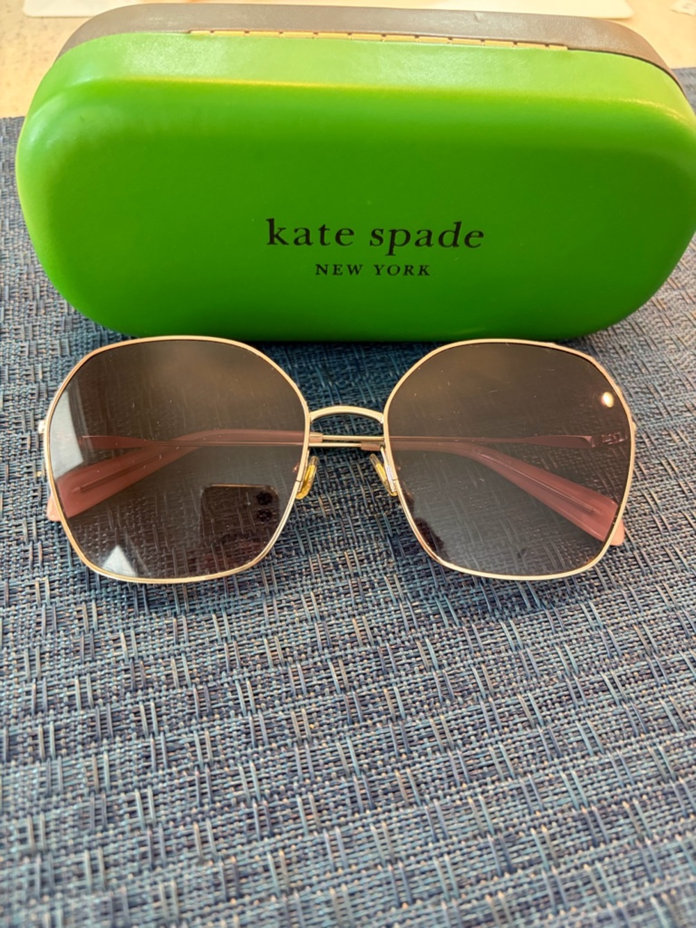 Kate Spade gold rimmed sunglasses with case - Picture 13 of 16